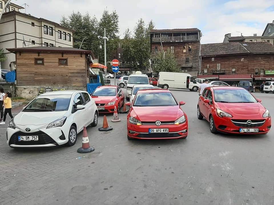 ToyotaYaris,Wolkswagen Golf